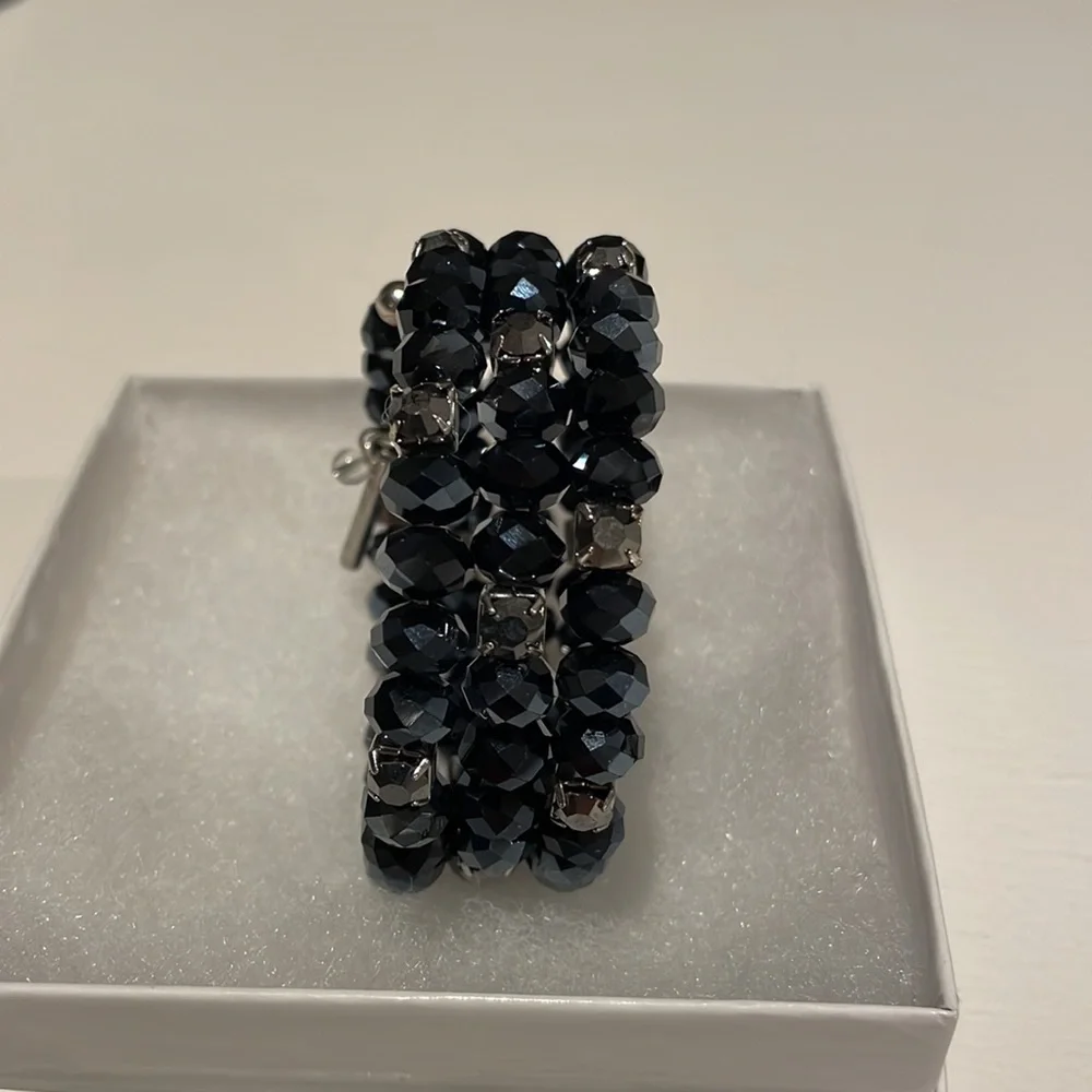 NWOT Kenneth Cole jewelry set - Picture 3 of 6